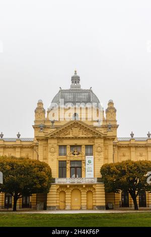 Außenansicht des Kunstpavillons in der Unterstadt Zagreb, Kroatien, Balkan, Europa Stockfoto