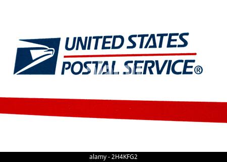 Logo des USPS United States Postal Service auf PRIORITY MAIL Mailing Box Stockfoto