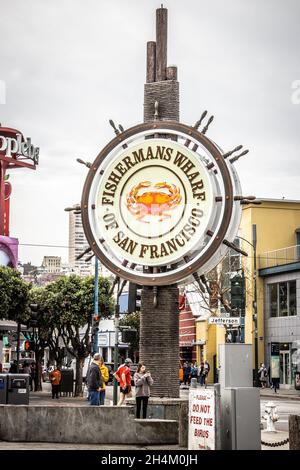 Schild Pier 39 an Fisherman's Wharf in San Francisco Stockfoto