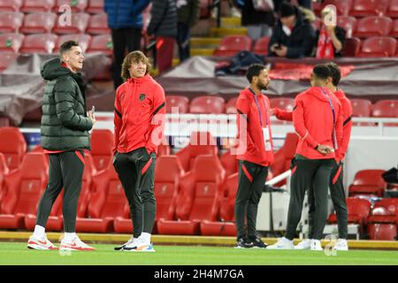 Liverpool, Großbritannien. November 2021. Die Atletico Madrid Spieler kommen am 11/3/2021 in Anfield in Liverpool, Großbritannien an. (Foto von Simon Whitehead/News Images/Sipa USA) Quelle: SIPA USA/Alamy Live News Stockfoto