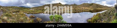 Wanderung zum Paramo de Guacheneque, dem Geburtsort des Flusses Bogota. Die Lagune von Guacheneque. In Villapinzón, Cundinamarca, Kolumbien. Stockfoto