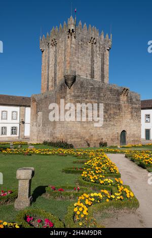 Chaves Stadt historisches Schloss mit schönen Blumengarten, Chaves, Vila Real, Portugal, Europa Stockfoto