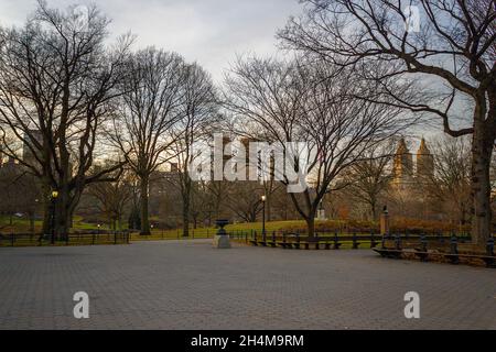 Sonnenuntergang im Winter im Central Park. Stockfoto