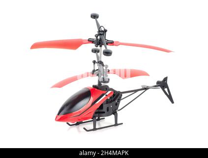 Ferngesteuerter roter Hubschrauber isoliert auf weißem Hintergrund Stockfoto