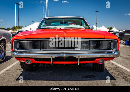 Reno, NV - 4. August 2021: 1968 Dodge Charger Hardtop Coupe auf einer lokalen Automobilmesse. Stockfoto