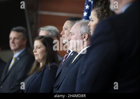 Washington, Usa. November 2021. Die Republikaner des Repräsentantenhauses halten am Mittwoch, den 3. November 2021, im US-Kapitol in Washington, DC, eine Pressekonferenz über die landesweiten Ergebnisse des Wahltages 2021 ab. Foto von Bonnie Cash/UPI Credit: UPI/Alamy Live News Stockfoto