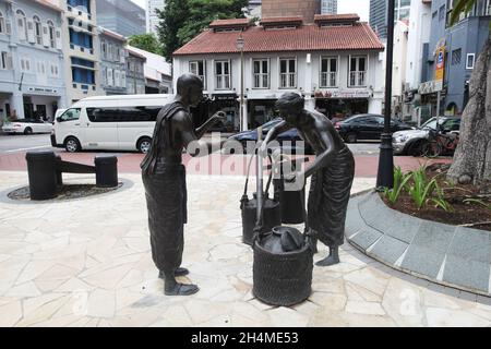 Telok Ayer Green in der Boon Tat Street erinnert an die ersten Bewohner von Telok Ayer in Singapurs Chinatown. Stockfoto