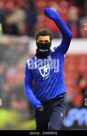 NOTTINGHAM, GROSSBRITANNIEN. 2. NOVEMBER Brennan Johnson von Nottingham Forest erwärmt sich vor dem Anpfiff während des Sky Bet Championship-Spiels zwischen Nottingham Forest und Sheffield United am Dienstag, den 2. November 2021, auf dem City Ground in Nottingham. (Kredit: Jon Hobley | MI News) Kredit: MI Nachrichten & Sport /Alamy Live News Stockfoto