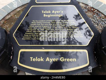 Telok Ayer Green in der Boon Tat Street erinnert an die ersten Bewohner von Telok Ayer in Singapurs Chinatown. Stockfoto