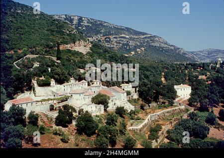 Das Convento de Nossa Senhora da Arrábida, in der Nähe von Setubal, Portugal, vor 50 Jahren. Vintage-Transparentfilm-Fotografie von 1969. Stockfoto