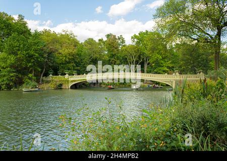 New York, NY, USA - 8. Oktober 2014: Bow Bridge, Central Park, New York City im Frühherbst Stockfoto