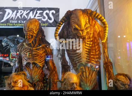 Los Angeles, Kalifornien, USA 24. Oktober 2021 Ein allgemeiner Blick auf die Atmosphäre der Monster bei Icons of Darkness auf dem Hollywood Blvd am 24. Oktober 2021 in Los Angeles, Kalifornien, USA. Foto von Barry King/Alamy Stockfoto Stockfoto