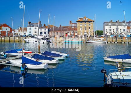 Großbritannien, Dorset, Weymouth, Harbour, Yachts und Custom House Quay Stockfoto