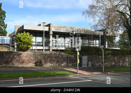 Die Arbeiten zum Abriss der Vorderfassade des Hauptgebäudes des alten BBC-Hauptquartiers Llandaff Cardiff sind im Gange. Bild von Richard Williams Stockfoto