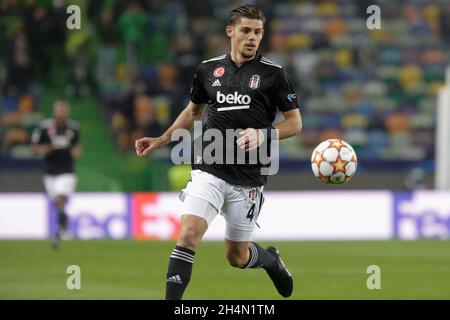 Lissabon, Portugal. November 2021. Montero-Verteidiger von Besiktas in Aktion beim UEFA Champions League-Spiel der Gruppe C zwischen Sporting CP und Besiktas am 03. November 2021 im Jose Alvalade-Stadion in Lissabon, Portugal. Valter Gouveia/SPP Credit: SPP Sport Press Photo. /Alamy Live News Stockfoto