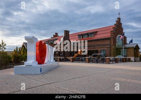 Hannacroix, New York - 27. Oktober 2021: Horizontale Ansicht des Capital Region Service Area Building 2. Stockfoto