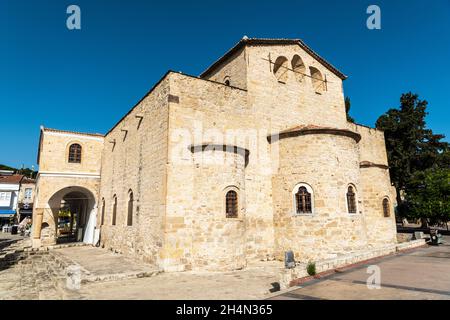 Alacati, Izmir, Türkei – 4. Oktober 2020. Alacati Pazaryeri Moschee, aus dem Jahr 1874, in Alacati Resort Stadt der Provinz Izmir in der Türkei. Die Bui Stockfoto