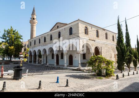 Alacati, Izmir, Türkei – 4. Oktober 2020. Alacati Pazaryeri Moschee, aus dem Jahr 1874, in Alacati Resort Stadt der Provinz Izmir in der Türkei. Die Bui Stockfoto