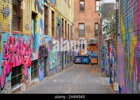 Farbenfrohe Graffiti in einer Gasse neben dem Queen Victoria Market in Melbourne, Victoria, Australien Stockfoto
