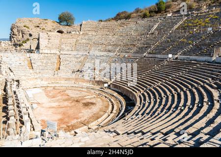 Ephesus, Türkei – 2. November 2020. Das große Theater von Ephesus, Türkei. Ursprünglich unter dem hellenistischen König Lysimachus erbaut, wurde das große Theater neu errichtet Stockfoto