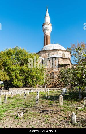 Manisa, Türkei – 8. November 2020. Ivaz Pasha Moschee im Mutlu mahallesi Viertel Manisa. Die Moschee stammt aus dem Jahr 1484 und ist ein schönes Beispiel für ein Meer Stockfoto