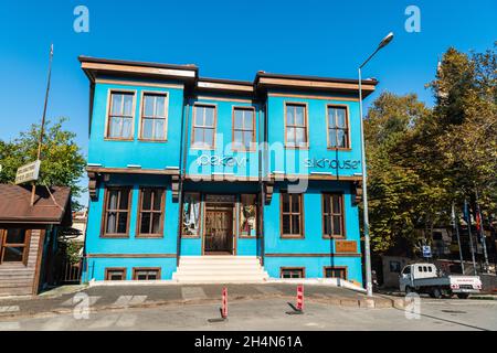 Bursa, Türkei – 10. November 2020. Historisches Haus besetzt von Ipekevi Seidenhaus in Bursa, Türkei. Stockfoto