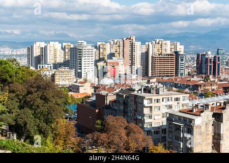 Bursa, Türkei – 10. November 2020. Moderne Wohngebäude in Bursa, Türkei. Stockfoto