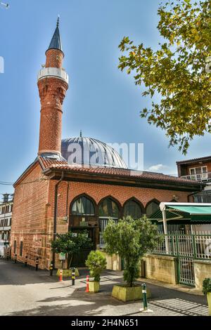 Bursa, Türkei – 10. November 2020. Kavakli Camii Moschee in Bursa, Türkei. Die Moschee stammt aus dem Jahr 1370. Stockfoto