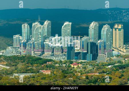 Istanbul, Türkei – 12. November 2020. Wolkenkratzer des Geschäftsviertels Maslak im Stadtteil Sariyer in Istanbul, Türkei. Stockfoto