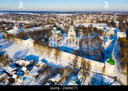 Luftaufnahme des Klosters der Heiligen Himmelfahrt in der russischen Stadt Alexandrov Stockfoto