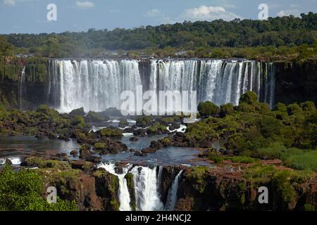 Salto Rivadavia und Salto Tres Musqueteros, Iguazu Falls, Argentinien, von der brasilianischen Seite aus gesehen, Südamerika Stockfoto