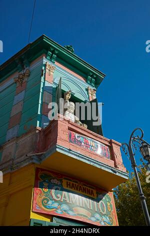 „Pope“ auf dem Balkon von El Caminito, La Boca, Buenos Aires, Argentinien, Südamerika Stockfoto