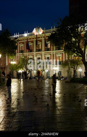 Palacio Quemado (Präsidentenpalast) in der Abenddämmerung, Plaza Murillo, La Paz, Bolivien, Südamerika Stockfoto