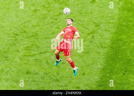 Sankt Petersburg, Russland – 16. Juni 2021. Der Mittelfeldspieler der russischen Fußballnationalmannschaft Magomed Ozdoyev beim EM 2020-Spiel Finnland gegen Russland (0:1). Stockfoto