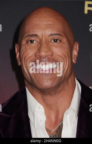 Los Angeles, Kalifornien, USA. November 2021. Dwayne Johnson 11/03/2021 die Weltpremiere von 'Red Notice' fand im La La Live Xbox Plaza in Los Angeles, CA Foto von Izumi Hasegawa/HollywoodNewsWire.net Quelle: Hollywood News Wire Inc./Alamy Live News Stockfoto