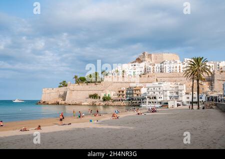 Schloss von peniscola vom Strand, Peniscola, Valencia, Spanien Stockfoto