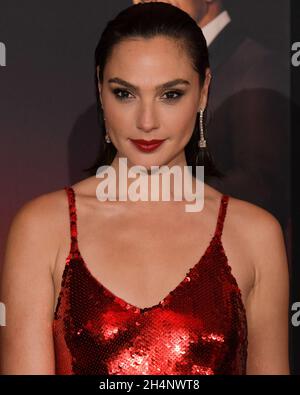 3. November 2021, Los Angeles, Kalifornien, USA: Gal Gadot nimmt an der Red Notice-Weltpremiere von Netflix Teil. (Bild: © Billy Bennight/ZUMA Press Wire) Stockfoto