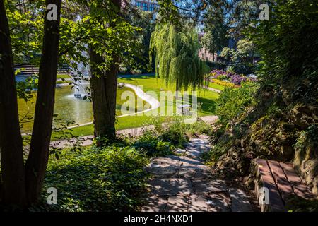 FORCHHEIM, DEUTSCHLAND - CA. AUGUST 2021: Der Stadtpark von Forchheim, Bayern, Deutschland Stockfoto