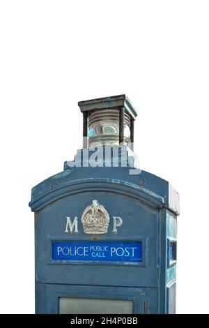 Old blue Police public Call post di London isolato su sfondo bianco, copy space Stockfoto