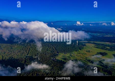 Hoherodskopf im Vogelsberg aus der Luft | Luftaufnahme des Vogelsberg in Hessen (Deutschland) Stockfoto