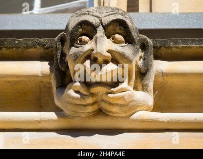 Exeter ist eines der ältesten Colleges der Universität Oxford. Wie alle Oxford Colleges hat es seine ganz eigene schrullige und fantasievolle Familie von Gargoyle Stockfoto