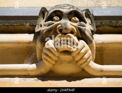 Exeter ist eines der ältesten Colleges der Universität Oxford. Wie alle Oxford Colleges hat es seine ganz eigene schrullige und fantasievolle Familie von Gargoyle Stockfoto