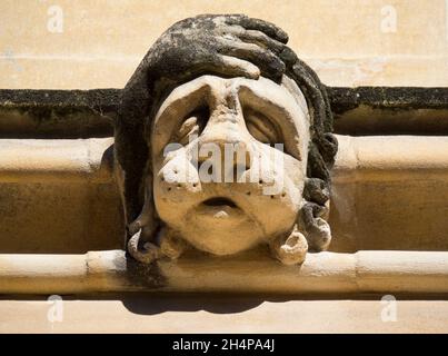 Exeter ist eines der ältesten Colleges der Universität Oxford. Wie alle Oxford Colleges hat es seine ganz eigene schrullige und fantasievolle Familie von Gargoyle Stockfoto