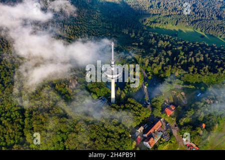 Hoherodskopf im Vogelsberg aus der Luft | Luftaufnahme des Vogelsberg in Hessen (Deutschland) Stockfoto