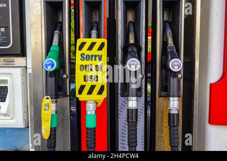 Sorry Out of Use Schild, an der Esso Tankstelle im Tesco Store, Fullwood, Sheffield, Großbritannien Stockfoto