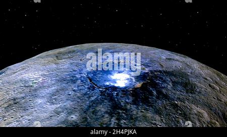 CERES, SOL-SYSTEM - 11. Dezember 2015 - Diese Darstellung des Ceres Ockatorkraters in falschen Farben zeigt Unterschiede in der Oberflächenzusammensetzung. Rot Stockfoto