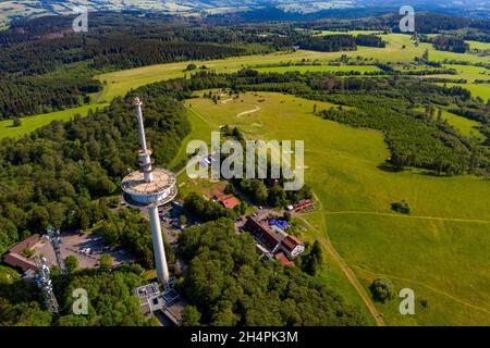Hoherodskopf im Vogelsberg aus der Luft | Luftaufnahme des Vogelsberg in Hessen (Deutschland) Stockfoto