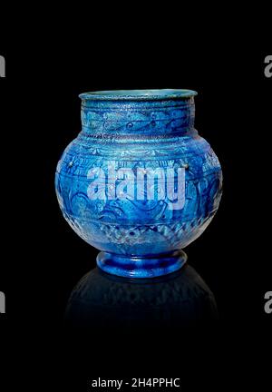 Ptolemäische Vase mit hohem Relief, glasiert, verziert mit Tieren, 100-99 v. Chr. Louvre Museum E22582. Dekoriert mit Aparade von Tieren; Hasen; Pferd; Antilope; g Stockfoto