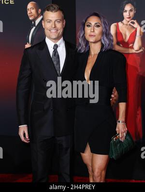 Los Angeles, Usa. November 2021. LOS ANGELES, KALIFORNIEN, USA - 04. NOVEMBER: Regisseur Rawson Marshall Thurber und Frau Sarah Koplin kommen zur Weltpremiere von Netflix's „Red Notice“, die auf der Xbox Plaza und dem Chick Hearn Court in L.A. stattfand Live am 4. November 2021 in Los Angeles, California, USA. (Foto: Xavier Collin/Image Press Agency/Sipa USA) Quelle: SIPA USA/Alamy Live News Stockfoto