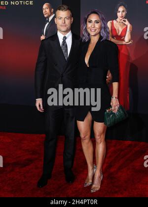 Los Angeles, Usa. November 2021. LOS ANGELES, KALIFORNIEN, USA - 04. NOVEMBER: Regisseur Rawson Marshall Thurber und Frau Sarah Koplin kommen zur Weltpremiere von Netflix's „Red Notice“, die auf der Xbox Plaza und dem Chick Hearn Court in L.A. stattfand Live am 4. November 2021 in Los Angeles, California, USA. (Foto: Xavier Collin/Image Press Agency/Sipa USA) Quelle: SIPA USA/Alamy Live News Stockfoto